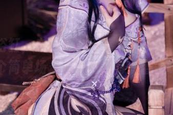 玩转浴缸，白莉爱吃巧克力的照片能把这个简单场景渲染得别有一番滋味