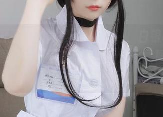 早上开工前的慵懒اللحظة，白银81却在美图中把职业装穿得行云流水，图包看起来那么方便！