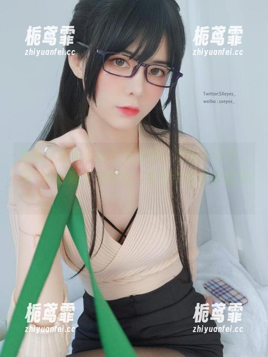 眼酱大魔王w 眼酱大魔王w这次又给我们带来了美图,御姉感的魔女毛茸茸,壁纸都变得好有趣!