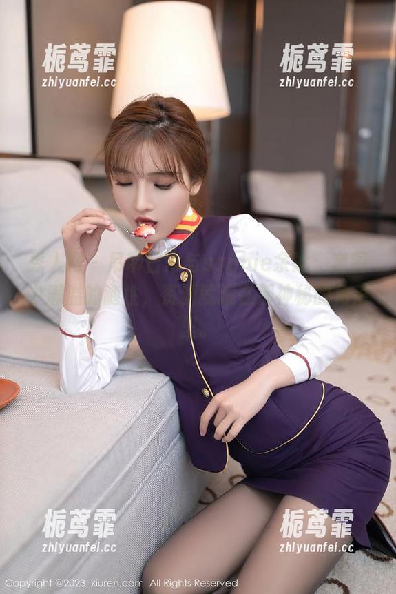 秀人网-sophie余冰 秀人网 - 吊带日常与sophie余冰:套图中满溢的随性,资源就藏在那神秘的角落里。