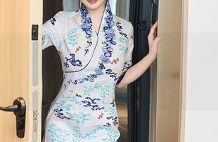 秀人网 – 夏甜甜的床边游戏：原图让你目不转睛，睡衣是重头戏