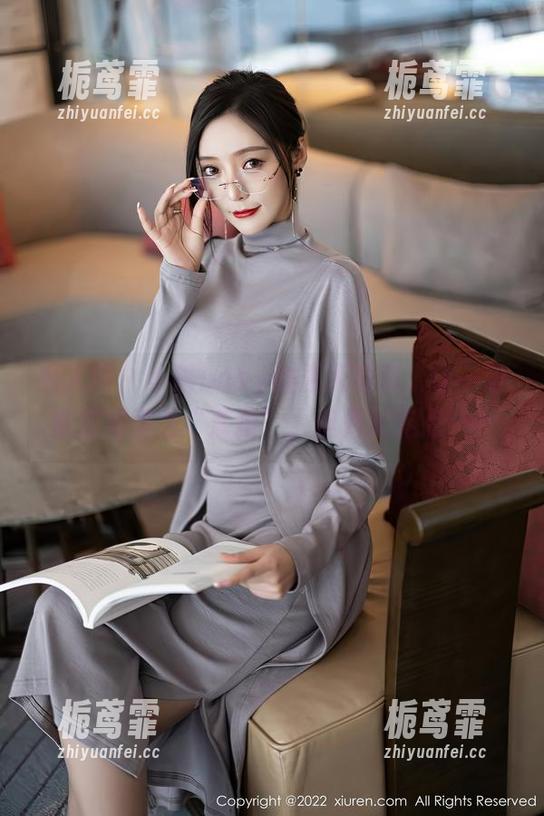 秀人网 - 小雨baby的夏天写真，让一切都变得那么“清新”，但是又有点……
