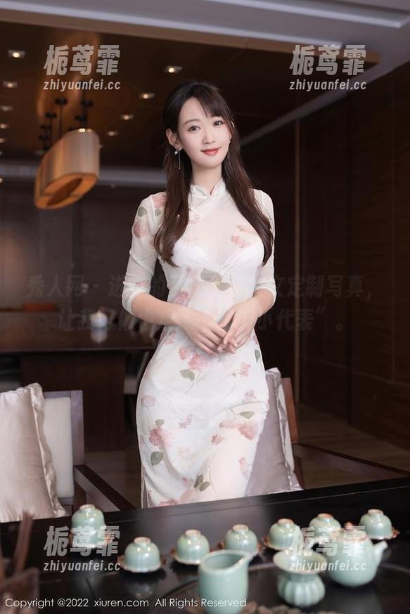 秀人网 - 进击的夏日！林文文定制写真，让我好像也成了“潮流小代表”。
