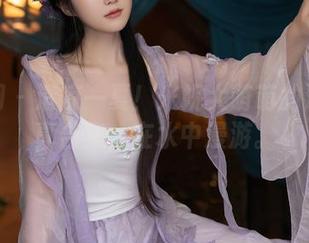 秀人网 – 清凉一夏！米妮大萌萌的泳池写真合集，在水中漫游。