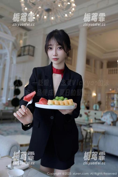 秀人网-陈念灵Vickyao 秀人网 - 一眨眼,陈念灵Vickyao的泳衣作品便成了夏日的聚焦。