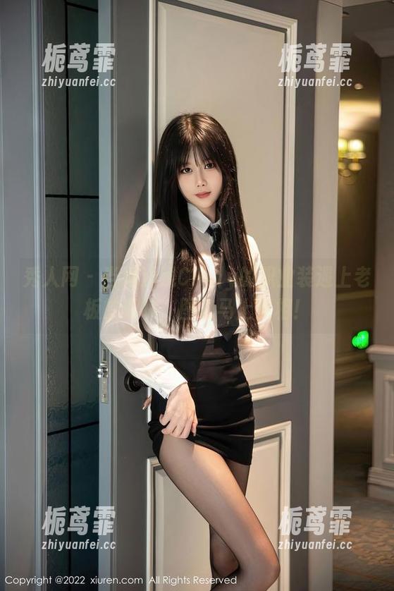 秀人网-颜浅浅Cindy 秀人网 - 当颜浅浅Cindy的职业装遇上老板的青睐:图包马上亮相!