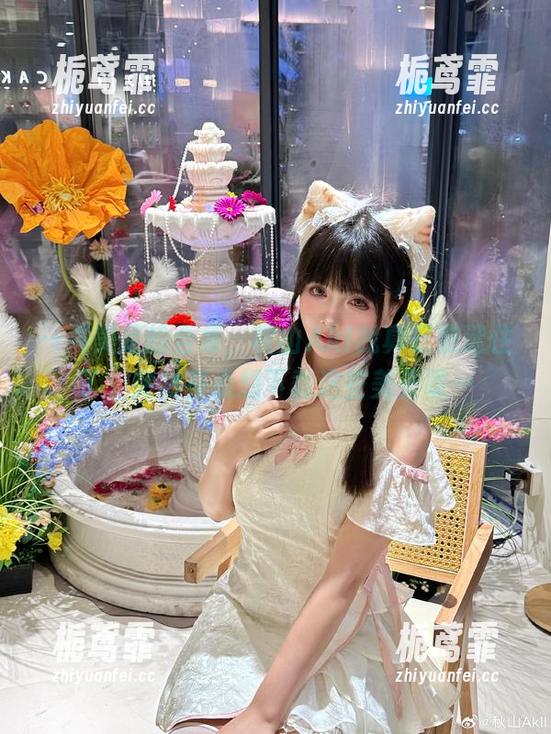 秋山AkI 一群美足的合集,秋山AkI我真是被迷住了,突然有点想下载这些美景呢…