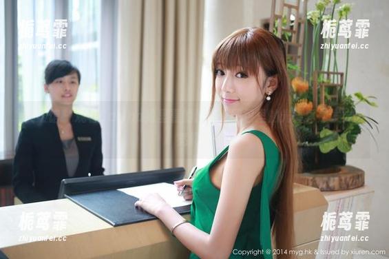 美媛馆 - 观看Carina绮里嘉的油亮，图包里的光泽真是发光发亮啊。