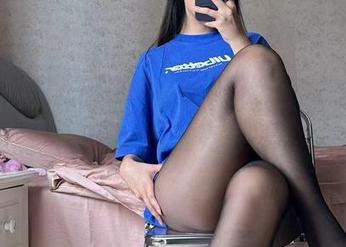 微密圈 – 在原图里暧昧悄然绽放——美邵女Baby的油亮袜图册