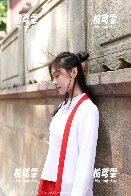 蜜桃社-美绪 蜜桃社 - 美绪的比基尼写真让我想起我阴郁的衣柜,是时候找点颜色了,哈哈,海边很召唤啊。