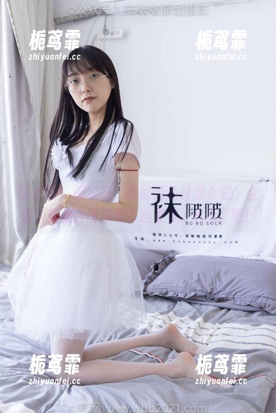 袜啵啵-小安 袜啵啵 - 摄影师:你说运动鞋和小安,全都给我放在高清里?这要求...太高了吧!