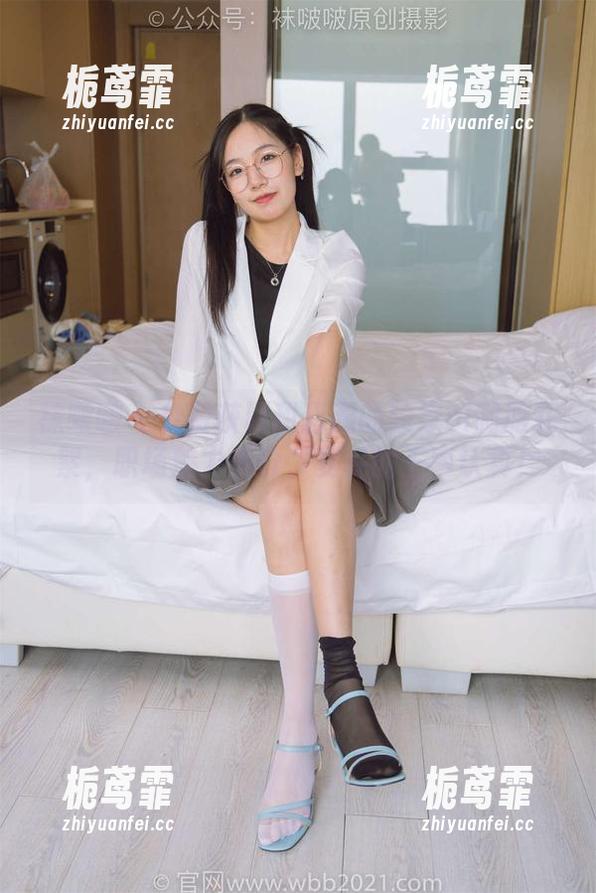 袜啵啵-甜甜圈 袜啵啵 - 免费获取甜甜圈的独家ol制服花絮,职场魅力满分,妥妥的干事认真!