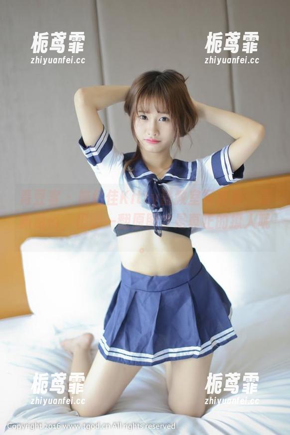 青豆客 - 施忆佳Kitty酱教室写真集：清新脱俗，但翻一翻原图才是真正的撩人呢。