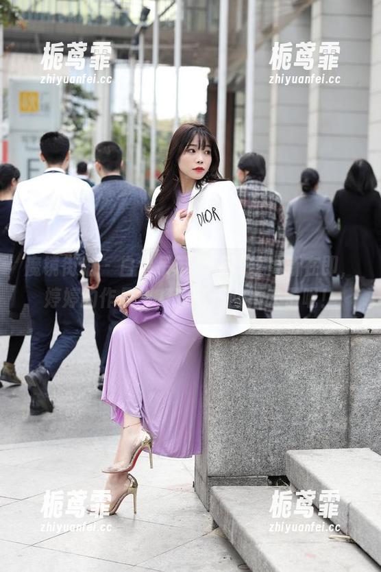 魔镜街拍-婷婷 魔镜街拍 - 白色吊带裙和黑丝更新在即,婷婷的作品集,这胎都回不来了呢!