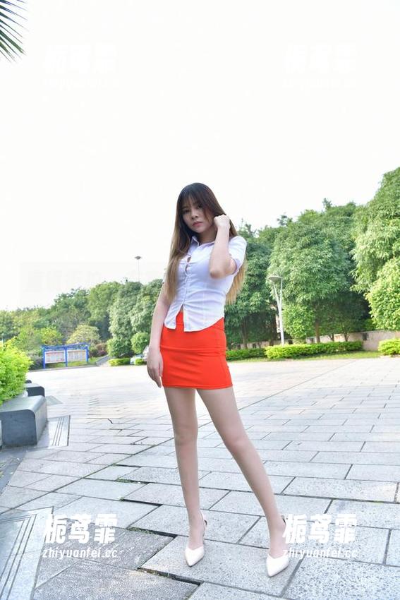 魔镜街拍 - 在寒风中优雅甩肉丝：婷婷的圣诞美人等你来欣赏，原图先行！