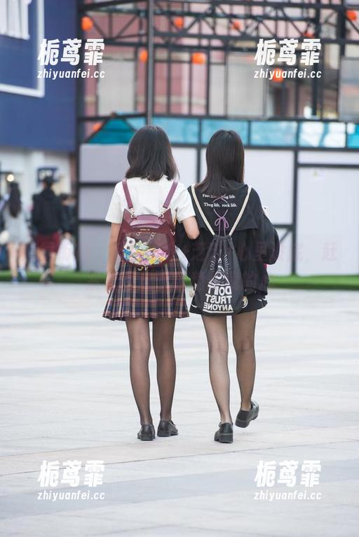 魔镜街拍-芝芝 魔镜街拍 - 蓝色泳衣+芝芝=心里没底,赶紧让网盘下载稳住我的心